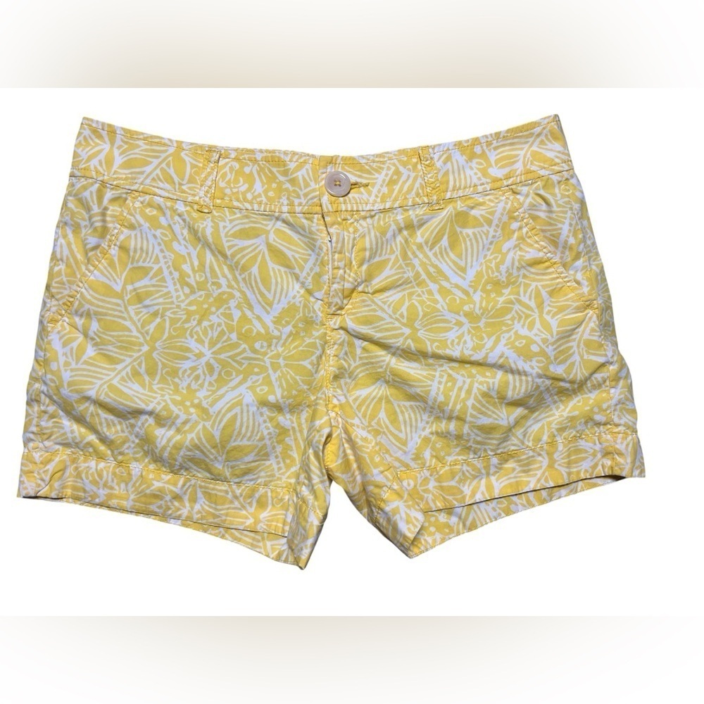 Lilly Pulitzer Yellow And White Floral Print 4.5” Shorts Size 6